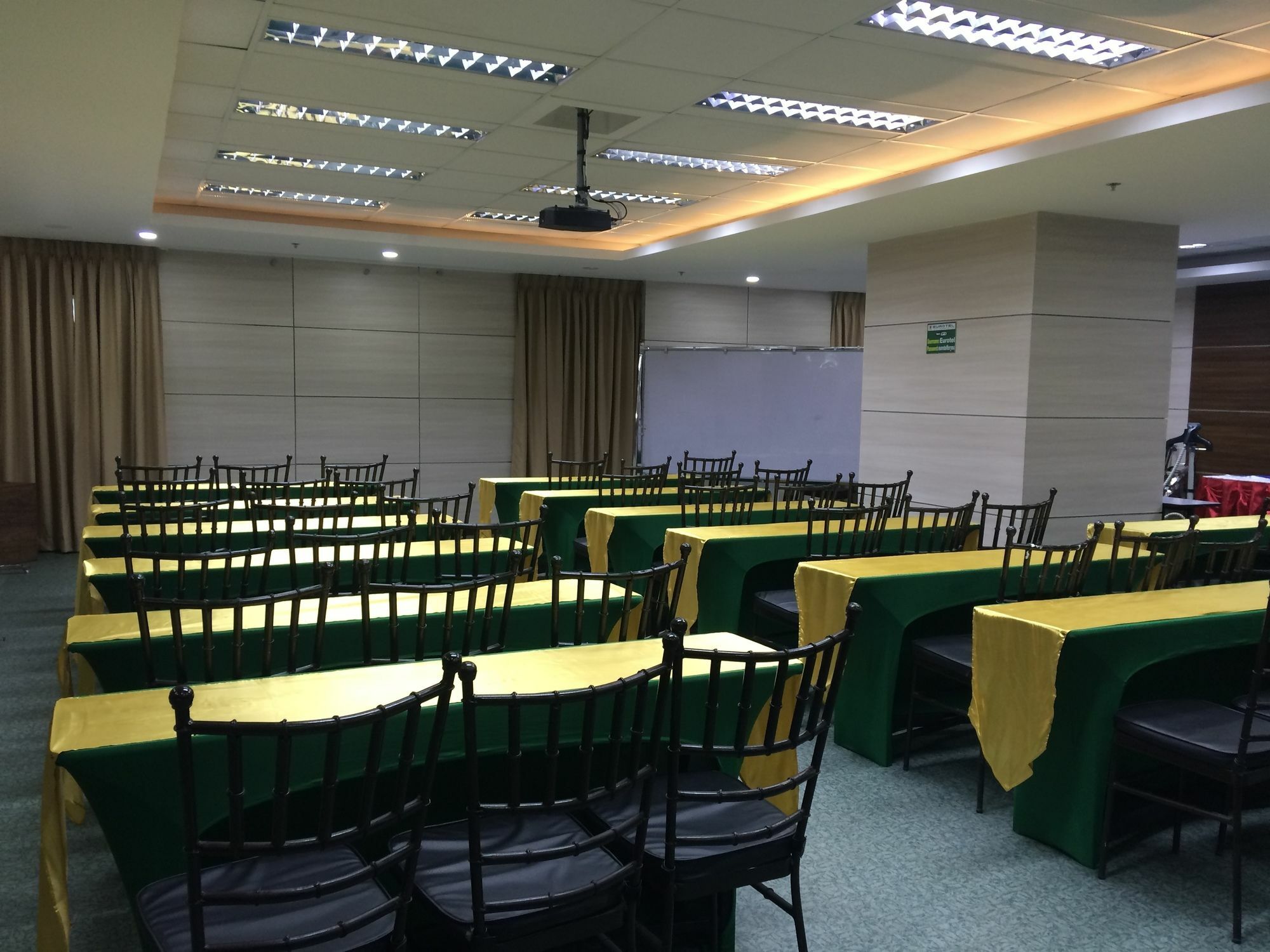 Eurotel Vivaldi Araneta Quezon City Exterior photo